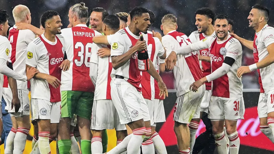 Ajax se coronó campeón de Holanda con todo y gol de Edson Álvarez