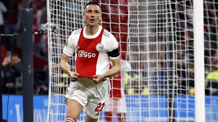 Ajax se coronó campeón de Holanda con todo y gol de Edson Álvarez