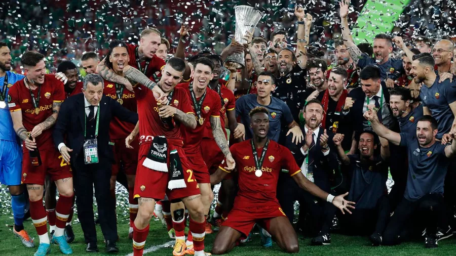 ¡Sucedió! La Roma gana su primer título europeo y así levantó la Conference League