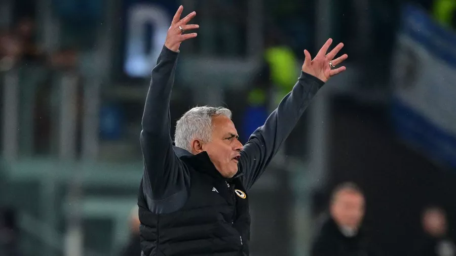José Mourinho llega a las lágrimas con el pase de la Roma a la final de la Conference League