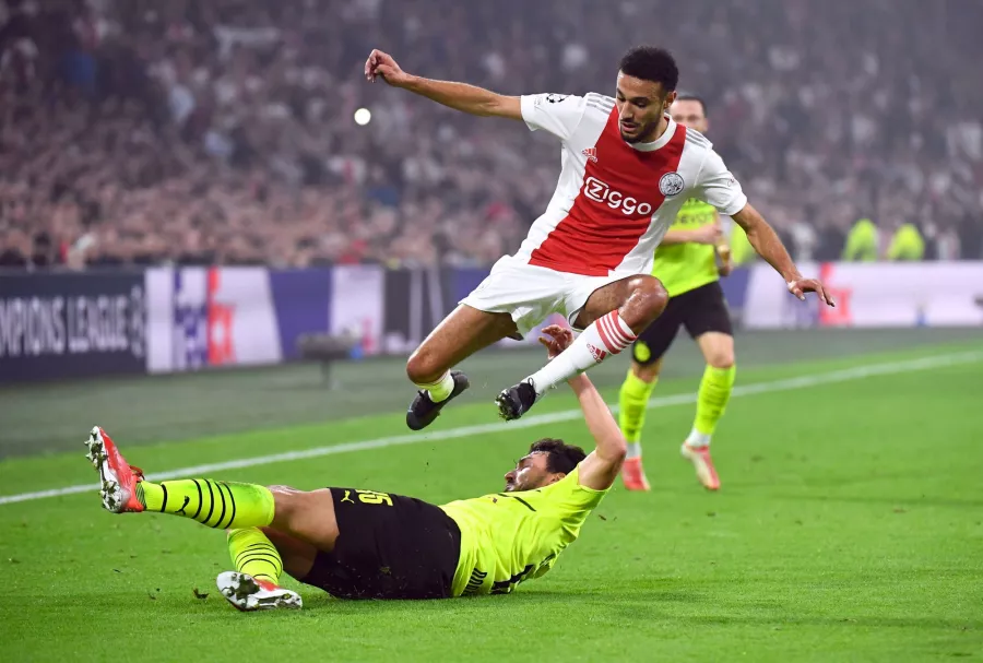 Defensa - Noussair Mazroaui - De Ajax a Bayern Munich 

