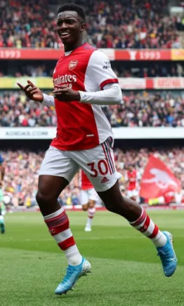Arsenal renueva y le da número de leyenda a Eddie Nketiah