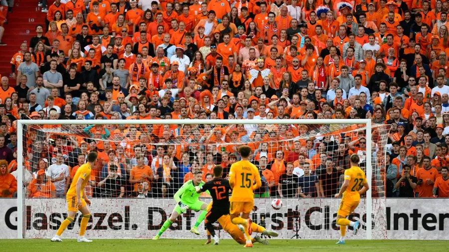 Noa Lang anotó se estrenó como goleador con Holanda en la Nations League
