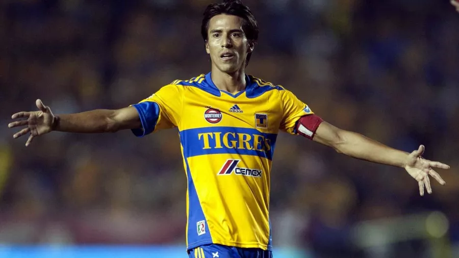 Apertura 2011 y Clausura 2011: Lucas Lobos (mediocampista argentino de Tigres)