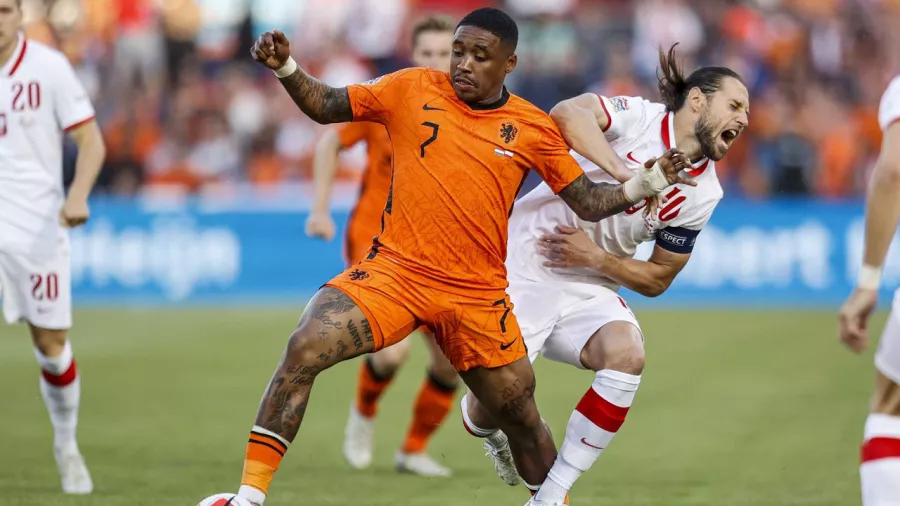 Holanda remontó en tres minutos y es líder de su grupo en la Nations League