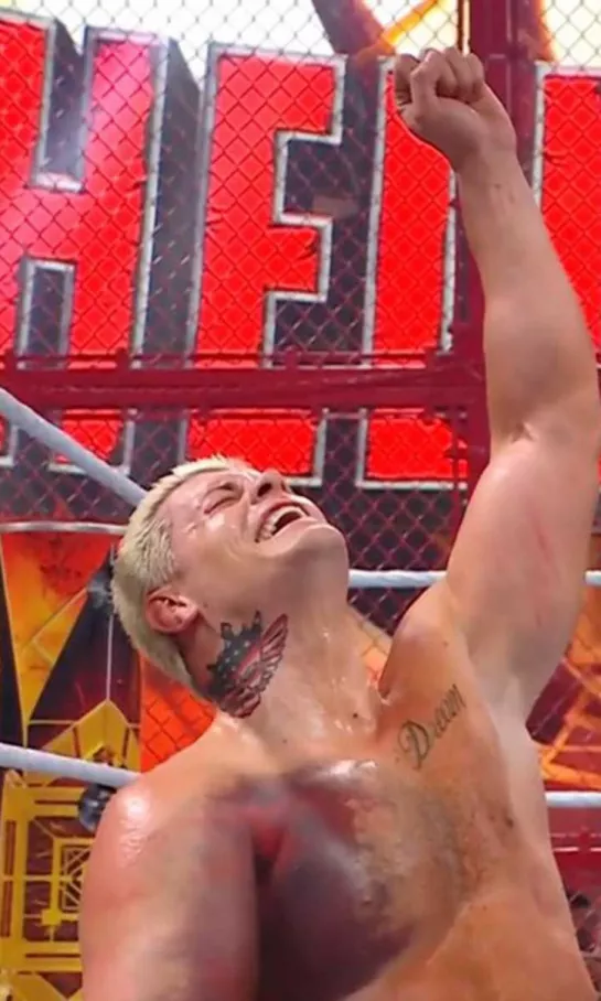 Impresionante victoria de Cody Rhodes en Hell in a Cell