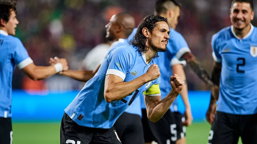 Doblete de Edinson Cavani y así festeja Uruguay su goleada ante México