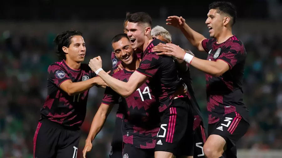 México ya le está ganando a Surinam con todo y gol de Henry Martín