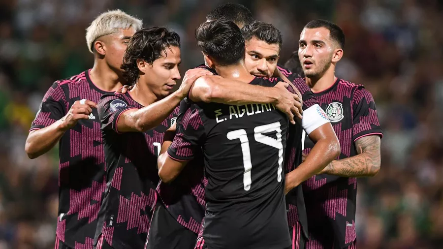 México está venciendo 2-0 a Surinam en su primer paritdo de la Nations League.