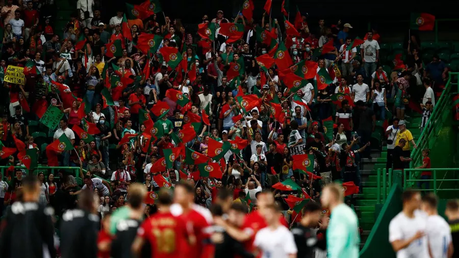 Cristiano Ronaldo se 'va en blanco' pero Portugal queda líder