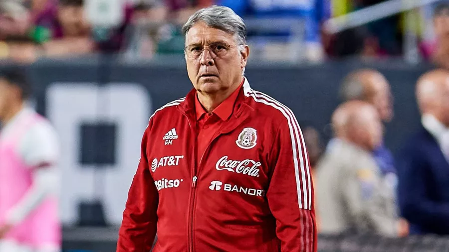 México perdió 3-0 ante Uruguay con dos goles de Edinson Cavani.