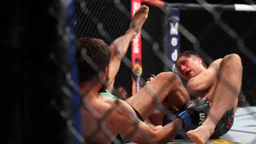 En UFC se gana como sea y Yair 'El Pantera' Rodríguez lo demostró