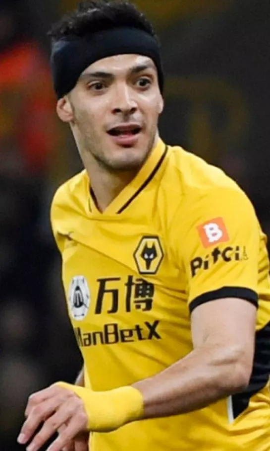 Raúl Jiménez aprovechó el regalo y marcó otro gol con el Wolverhampton