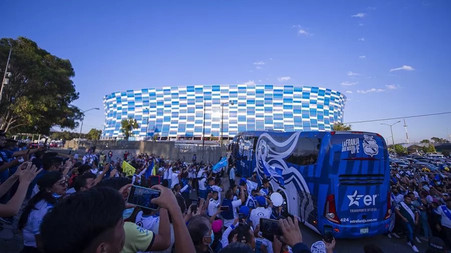 Puebla, 5 de agosto, Estadio Cuauhtémoc (51 mil aficionados).
