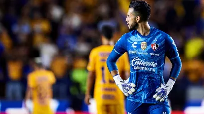 Tigres 2-0 Atlas: En toda su época dorada, los ‘Zorros’ nunca se habían visto más superados. La expulsión tempranera de Camilo Vargas echó a perder el partido y el visitante solo tiró una vez a gol.