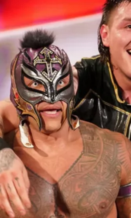 Rey Mysterio celebró en grande 20 años en WWE