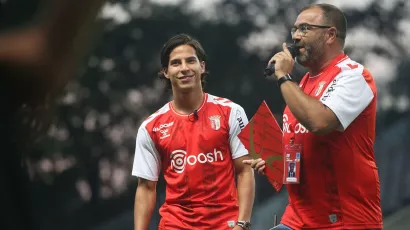 Diego Lainez, presentado como estrella en el estadio del Braga