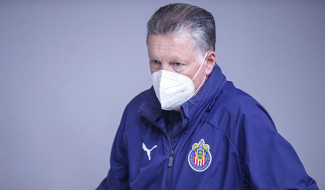 Ricardo Peláez renunció a Chivas, pero no aceptaron su decisión