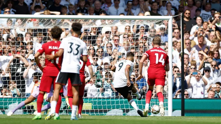 Darwin Núñez y Mohamed Salah rescataron a Liverpool de las manos de Fulham