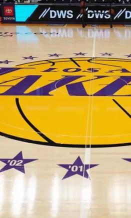 Los Lakers celebrarán con un jersey su 75 aniversario