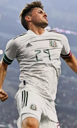 Que empiece la historia: Santiago Giménez, listo para debutar con Feyenoord
