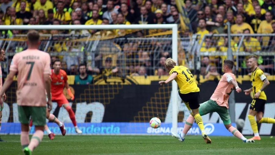 Werder Bremen venció a Borussia Dortmund con una remontada sobre el final