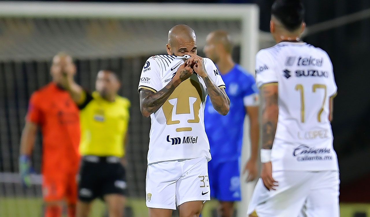 Con Pumas, Dani Alves No Es Tan Malo Como Se Le Pinta