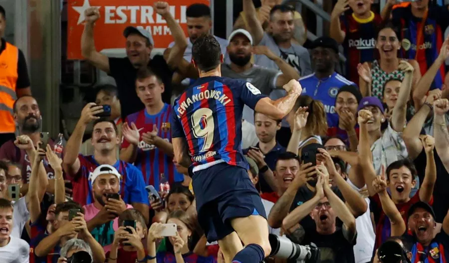 Robert Lewandowski 'adorna' la primera goleada del Barcelona