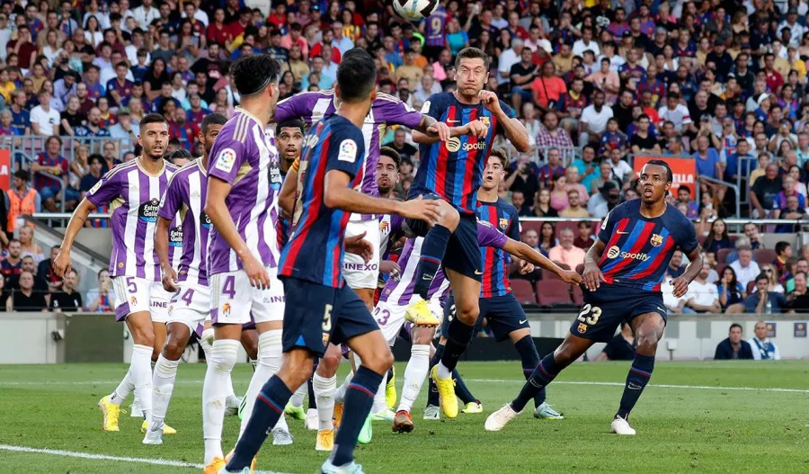 Robert Lewandowski 'adorna' la primera goleada del Barcelona