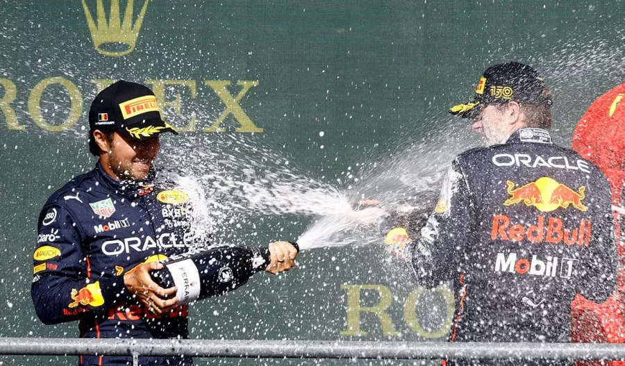 'Checo' y Verstappen repiten en el podio