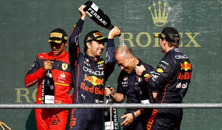 'Checo' y Verstappen repiten en el podio