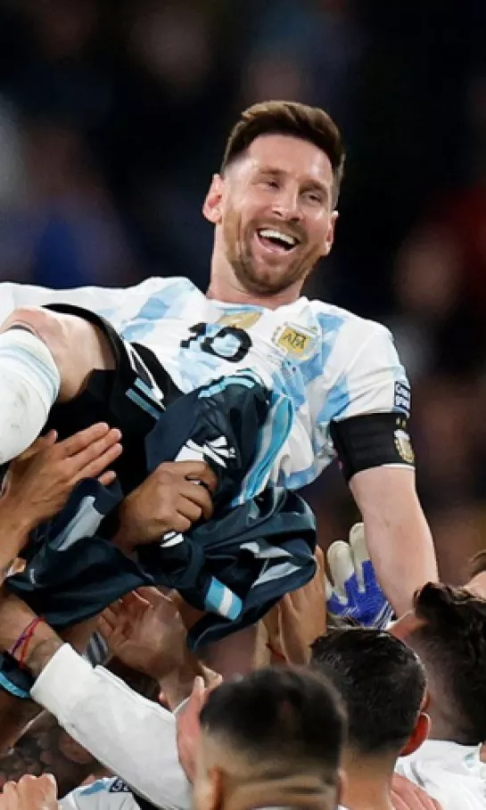 Messi, el modelo perfecto para la polémica camiseta argentina