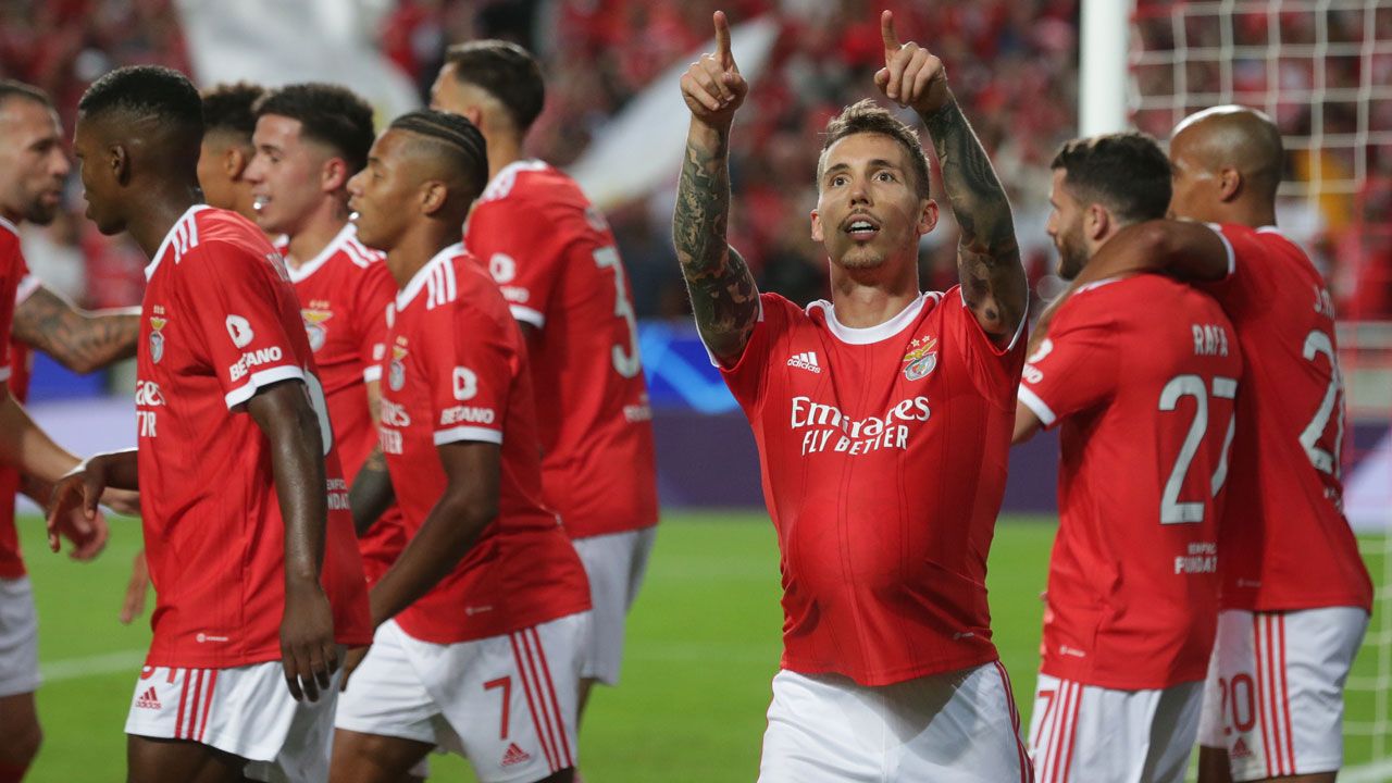 Grimaldo ilumina a Benfica que venció a Maccabi en Champions League
