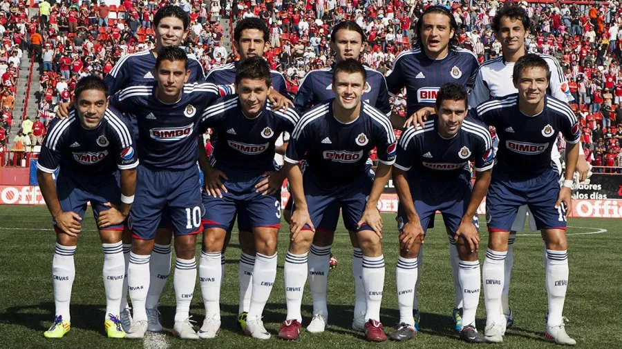 En Chivas fueron titulares jugadores como Luis Michel, Reynoso, Jonny Magallón, 'Pato' Araujo y el 'Cubo' Torres.