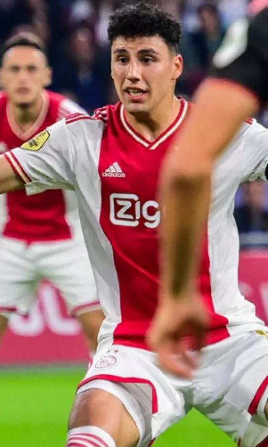 ¡Jorge Sánchez ya empezó! El mexicano puso su primera asistencia con Ajax