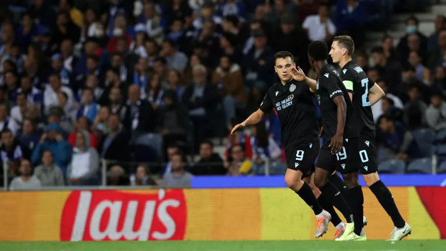 Brugge sorprendió a Porto y es líder de su grupo en la Champions League