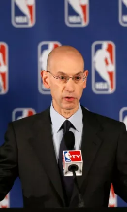 El dueño de los Phoenix Suns es multado por la NBA