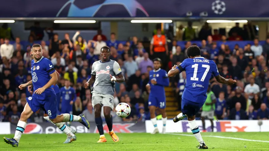 Sterling anotó su primer gol con Chelsea en la Champions League