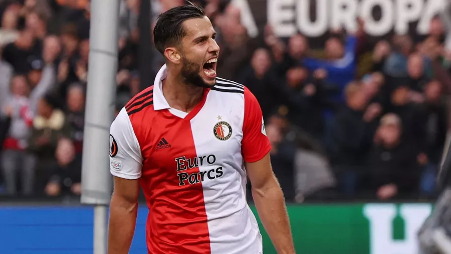 Santiago Giménez, cinco goles en Feyenoord; cero partidos como titular