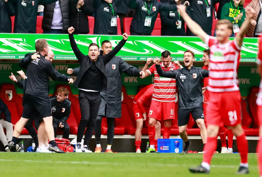 Augsburg exhibe el mal momento de Bayern Munich en la Bundesliga