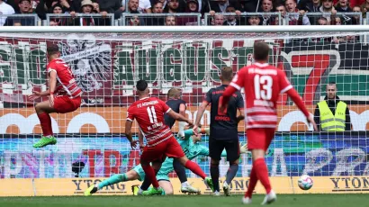 Mërgim Berisha le dio el triunfo a Augsburg a los 59 minutos 