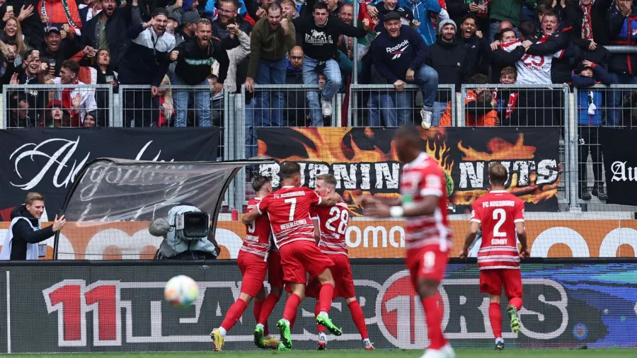 Augsburg exhibe el mal momento de Bayern Munich en la Bundesliga