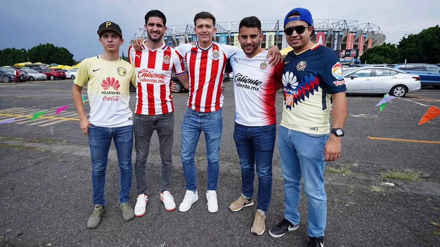 El ambiente de Clásico Nacional ya se respira en el Estadio Azteca