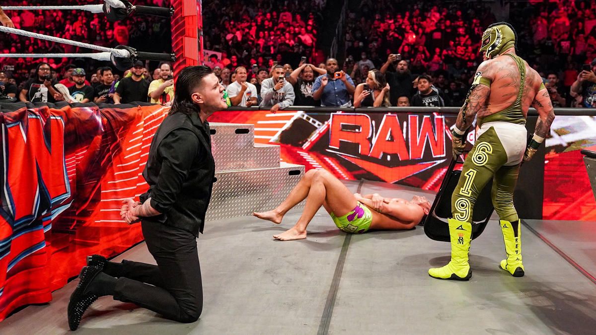 La batalla de los Mysterio se hizo más intensa en RAW