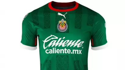 ¿Se puede ser más mexicano? El nuevo jersey de Chivas es verde con blanco y rojo