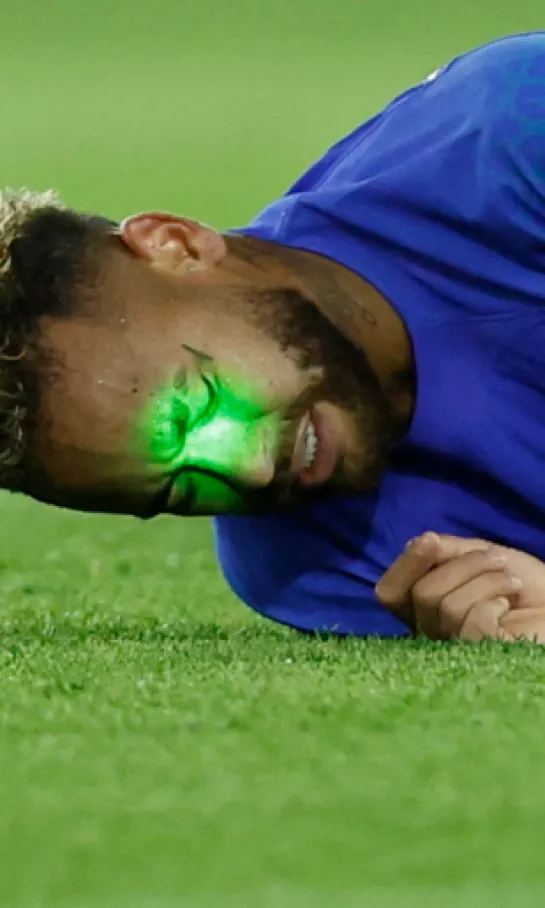 A Neymar le dieron una patada para dejarlo sin Mundial