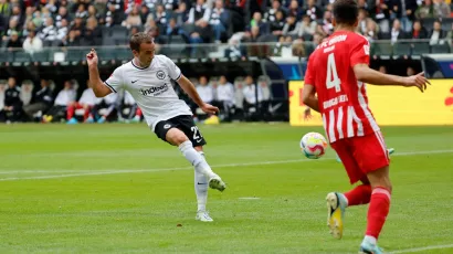 Mario Götze marcó su segundo gol de la temporada a los 12 minutos