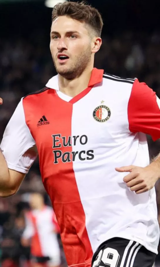 Santiago Giménez sigue haciendo méritos en Feyenoord para ir a Qatar 2022