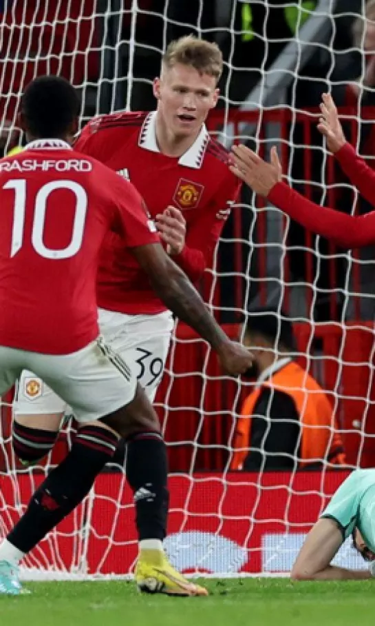 Manchester United rescata un triunfo de último suspiro