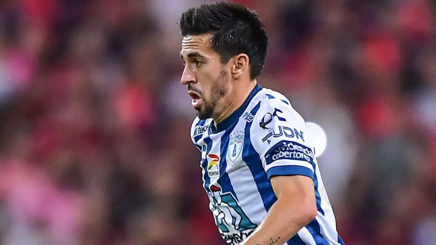 En el Clausura 2022, Navarro firmó con los 'Tuzos', pero solo jugó un partido como titular.